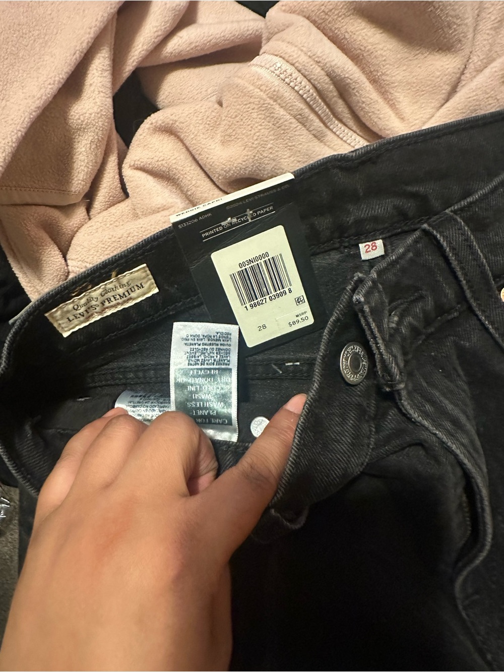 Levi's Black Wedgie Capri Jeans - Women's Ankle Crop - Picture 2 of 4